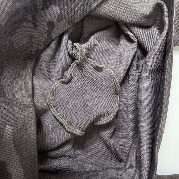 Spanx Size Medium Grey Camo Look At Me Now Seamless Leggings 2099R Slimming Crop - Picture 9 of 9